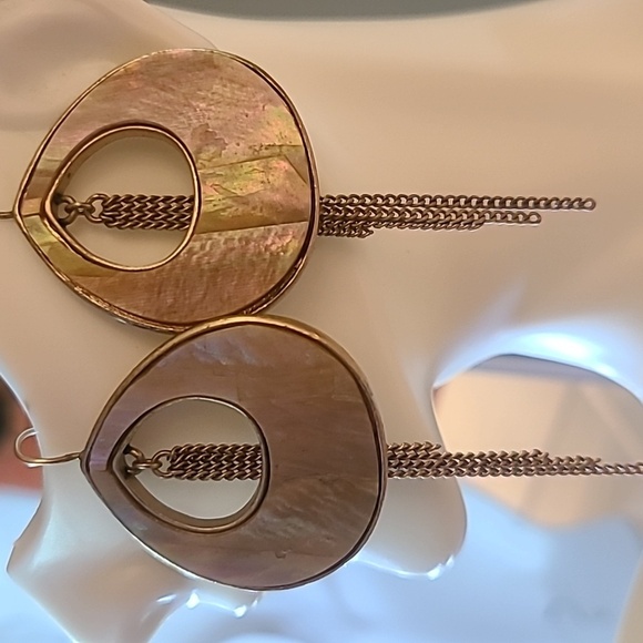Kenneth Cole dangle earrings gold tone with shell - Picture 1 of 5